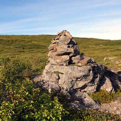 Historische Navigation. Von einer Markierung aus kann man immer die nächste sehen